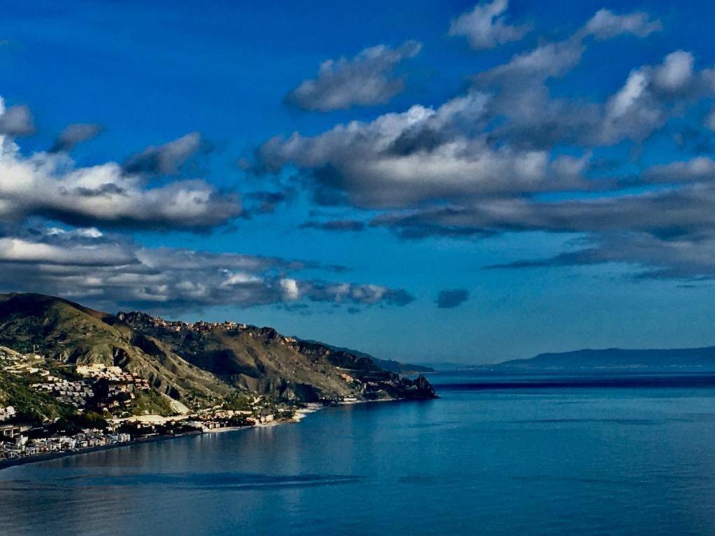Blue Sky House Acomodação com café da manhã Taormina Exterior foto