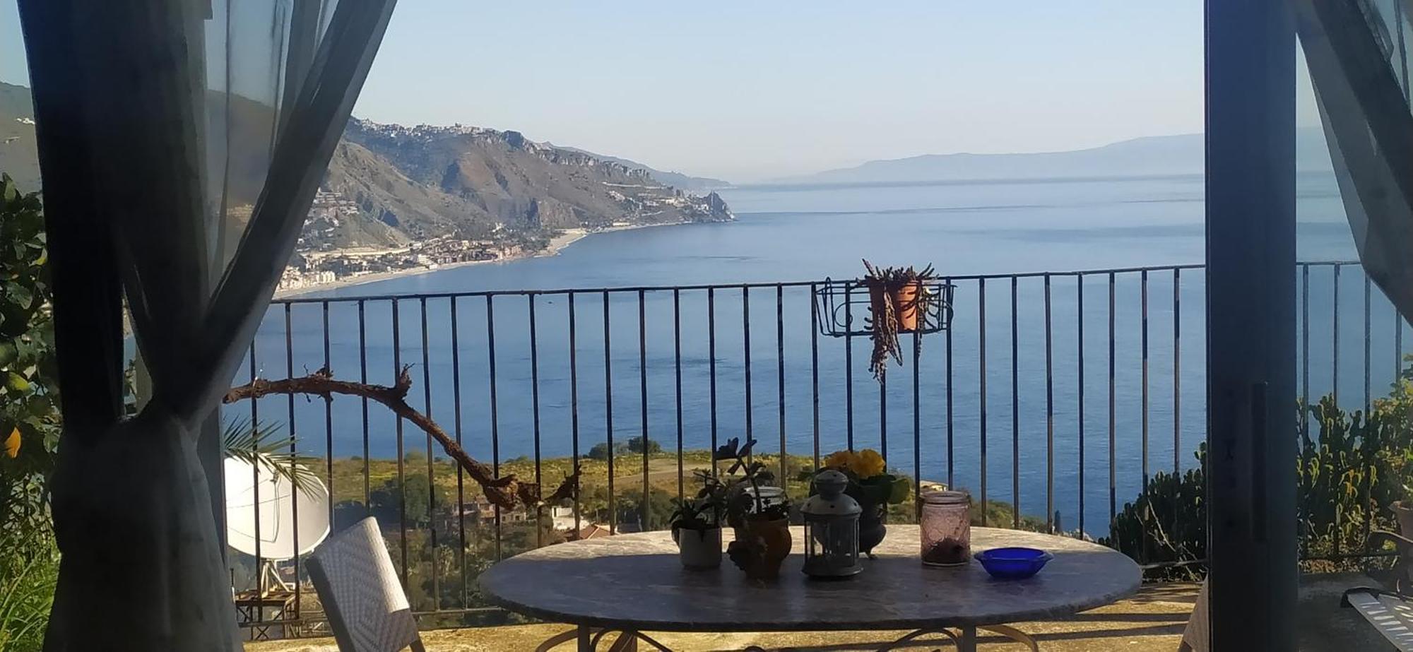Blue Sky House Acomodação com café da manhã Taormina Quarto foto