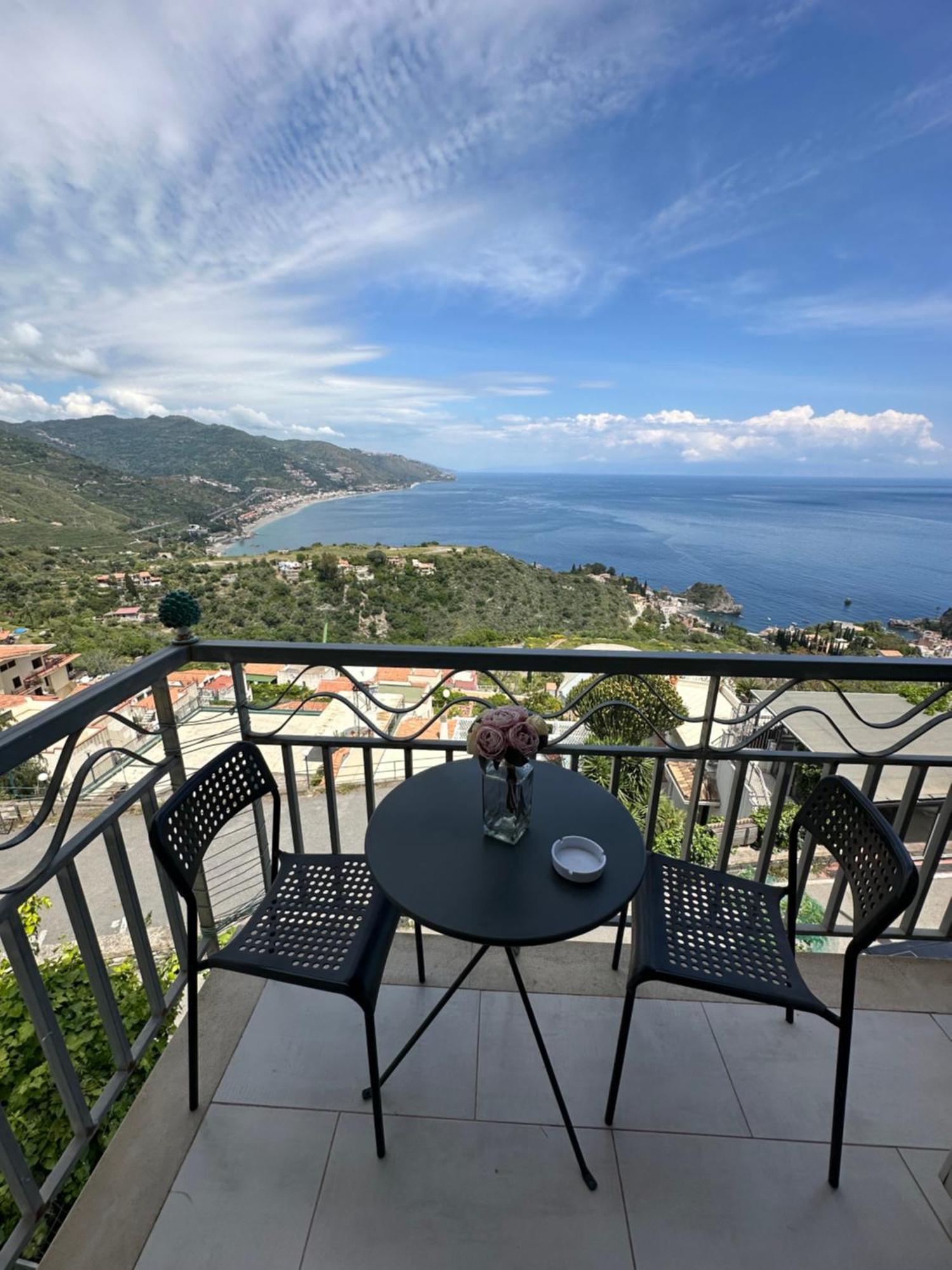 Blue Sky House Acomodação com café da manhã Taormina Exterior foto